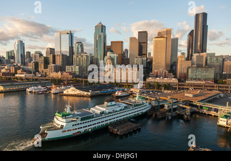 SEATTLE - 11 giugno 2013: fotografia aerea della città e del traghetto per auto, 11 giugno 2013 a Seattle, Washington, Stati Uniti d'America. Foto Stock