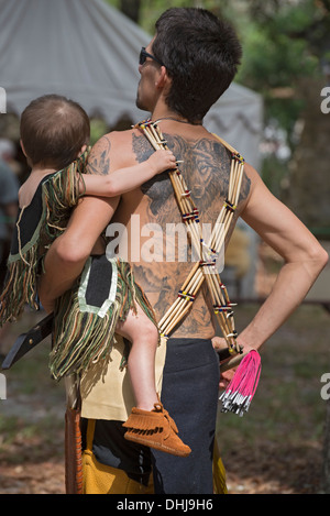 Nativo americano al Festival stato Oleno Park in North Florida. Foto Stock