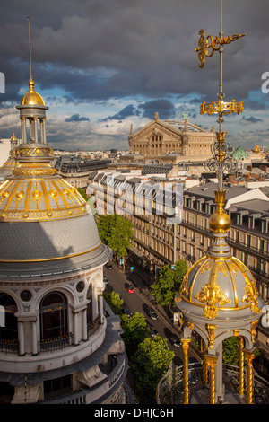 Vista della casa Garnier Opera dal tetto di Printemps Parigi Francia Foto Stock