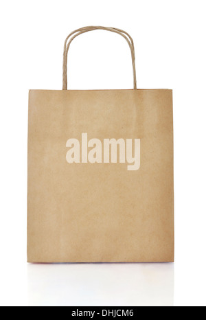 Carta marrone shopping bag isolati su sfondo bianco. Percorso di clipping incluso Foto Stock