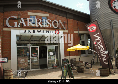 La Guarnigione birreria situato nel quartiere portuale di Halifax, N.S. Foto Stock