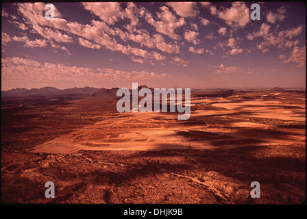 Le case di villeggiatura sono in costruzione tutto l'anno a 25 chilometri circa a nord-est di Scottsdale, Arizona. Questo sviluppo riflette la crescente domanda sia di residenze permanenti che di case vacanza nella zona. Foto Stock