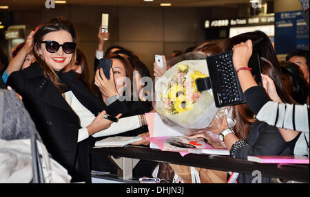 Tokyo, Giappone. Xii Nov, 2013. Miranda Kerr arriva all'Aeroporto Internazionale di Narita nella prefettura di Chiba, Giappone il 12 novembre 2013. Credito: Aflo Co. Ltd./Alamy Live News Foto Stock