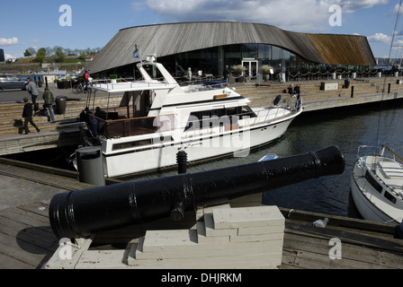 Cannone di Aker Brygge in Oslo Foto Stock