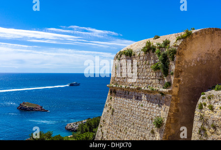 Europa, isole Baleari Spagna Ibiza, Ibiza, old town Dalt Vila vista panoramica dai bastioni della zona dietro la cattedrale Foto Stock