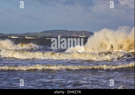 Mare tempestoso presso la costa del Mar Baltico, vista di Hiddensee isola, Wittow peninsula, Ruegen isola, Meclemburgo-Pomerania, Tedesco Foto Stock