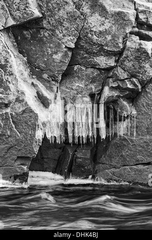 Icycles su una roccia, Finnskogen, Norvegia Foto Stock