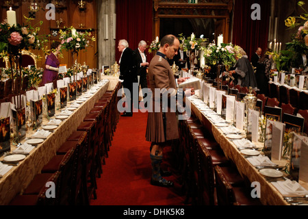 Gli ospiti arrivano al Signore sindaci banchetto al Guildhall in London, Gran Bretagna, 11 novembre 2013. Foto Stock