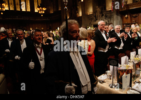 Gli ospiti arrivano al Signore sindaci banchetto al Guildhall in London, Gran Bretagna, 11 novembre 2013. Foto Stock