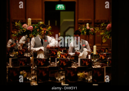 Gli ospiti arrivano al Signore sindaci banchetto al Guildhall in London, Gran Bretagna, 11 novembre 2013. Foto Stock