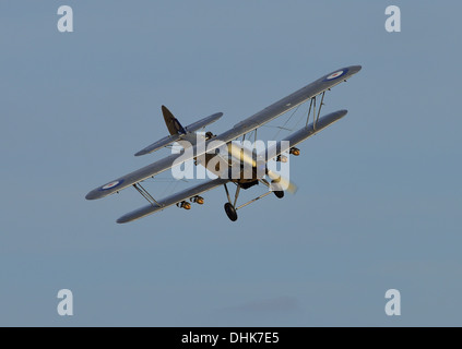 Hawker Hind vintage biplano RAF dalla collezione Shuttleworth battenti a Biggleswade.Ottobre battenti giorno 2013 Foto Stock