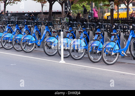 Citibike Stazione bike Padre Piazza Demo, Greenwich Village di New York City, Stati Uniti d'America. Foto Stock