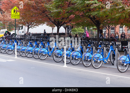 Citibike Stazione bike Padre Piazza Demo, Greenwich Village di New York City, Stati Uniti d'America. Foto Stock