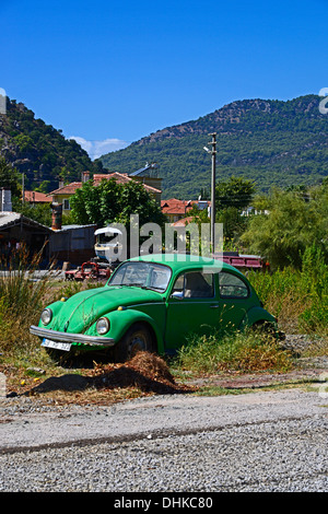 Volkswagen maggiolino 1302. (Abbandonata) Foto Stock