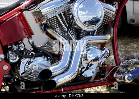 Il motore di una moto classica. vista laterale. motore, cilindri, alette di  raffreddamento Foto stock - Alamy