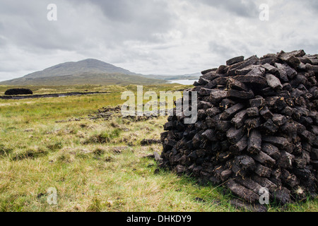 Un reek da torba in uno sterile bog in Conemara County Galway Irlanda Foto Stock