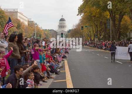 Sacramento, California, Stati Uniti d'America. 11 novembre 2013. Veterani parata del giorno del credito di Sacramento: Chris Aschenbrener/Alamy Live News Foto Stock