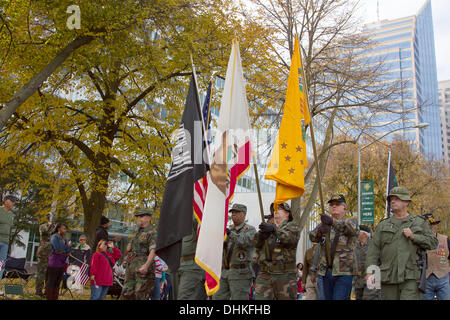 Sacramento, California, Stati Uniti d'America. 11 novembre 2013. Veterani parata del giorno del credito di Sacramento: Chris Aschenbrener/Alamy Live News Foto Stock