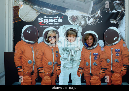 Parete di foto con gli astronauti, John F. Kennedy Space Center di Cape Canaveral, in Florida, Stati Uniti d'America Foto Stock