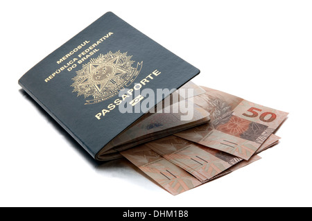 Valuta brasiliana e passaporto Foto Stock