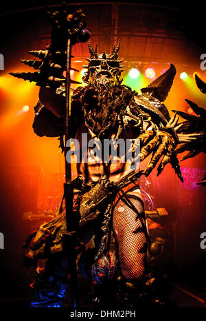 Toronto, Ontario, Canada. Xii Nov, 2013. Amwrican satirico di heavy metal band GWAR esegue al Phoenix Theatre di Toronto Credit: Igor Vidyashev/ZUMAPRESS.com/Alamy Live News Foto Stock