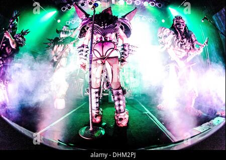 Toronto, Ontario, Canada. Xii Nov, 2013. Amwrican satirico di heavy metal band GWAR esegue al Phoenix Theatre di Toronto Credit: Igor Vidyashev/ZUMAPRESS.com/Alamy Live News Foto Stock