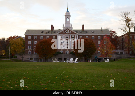 Moor Hall, Harvard University, su una bella cascata di pomeriggio a Cambridge, MA, Stati Uniti d'America nel novembre 2013. Foto Stock