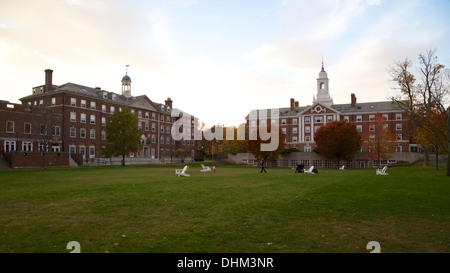 Storico quadrangolo Radcliffe su Harvard University campus in Cambridge, MA, USA, nel novembre 2013. Foto Stock