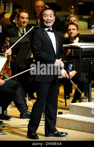 George Takei ospite dell'Orchestra sinfonica di Toronto è fantascienza spettacolare al Roy Thomson Hall. Toronto, Canada - 01.05.12 Foto Stock