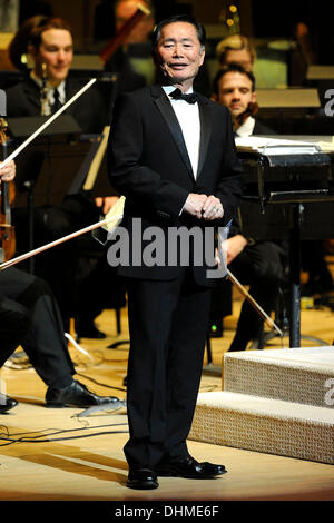 George Takei ospite dell'Orchestra sinfonica di Toronto è fantascienza spettacolare al Roy Thomson Hall. Toronto, Canada - 01.05.12 Foto Stock