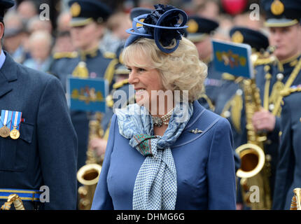 Aria onorario Commodore, Camilla, duchessa di Cornovaglia riceve la libertà di Thame a nome della RAF Halton Thame, Inghilterra - 02.05.12 **Non disponibile per la pubblicazione in Francia. Disponibile per la pubblicazione nel resto del mondo** obbligatorio di credito: Zak Hussein/WENN.com Foto Stock