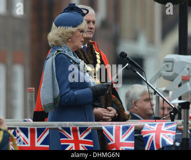 Aria onorario Commodore, Camilla, duchessa di Cornovaglia riceve la libertà di Thame a nome della RAF Halton Thame, Inghilterra - 02.05.12 **Non disponibile per la pubblicazione in Francia. Disponibile per la pubblicazione nel resto del mondo** obbligatorio di credito: Zak Hussein/WENN.com Foto Stock