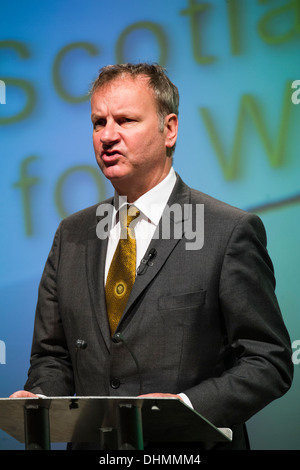 Pete Wishart SNP (scozzese Partito Nazionalista) MP parlando al Plaid Cymru festa annuale conferenza Aberystwyth Regno Unito il 11 ottobre 2013 Foto Stock