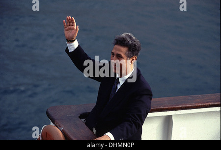 Algeria dell ex Presidente Ahmed Ben Bella sul suo ritorno al porto di Algeri dall esilio in 1990 Foto Stock