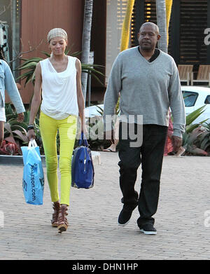 Forest Whitaker e moglie Keisha Nash a Malibu deposito di legname Shopping Center di Los Angeles, California - 05.05.12 Foto Stock