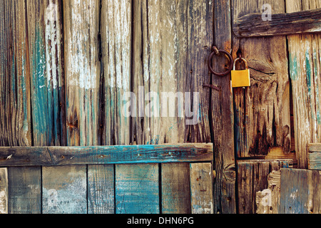 Vecchia porta di legno con serratura Foto Stock