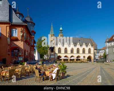 Piazza del Mercato, Kaiserworth e il municipio, Goslar, Repubblica federale di Germania Foto Stock