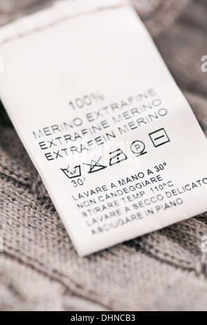 Lavanderia simboli sui vestiti di lana Foto Stock