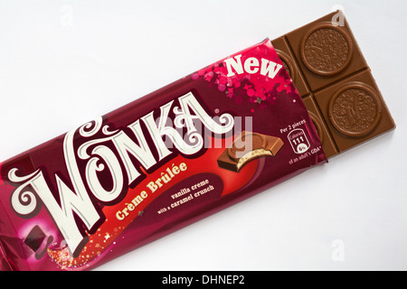 Nuovo Wonka Chocolate Bar - Creme brulee, Millionaire's frollini e cioccolato  Crema di Nizza sapori su sfondo bianco Foto stock - Alamy