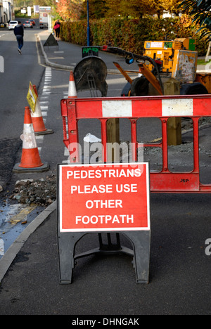 Maidstone Kent, Inghilterra, Regno Unito. I disagi per i pedoni causati da lavori in corso Foto Stock