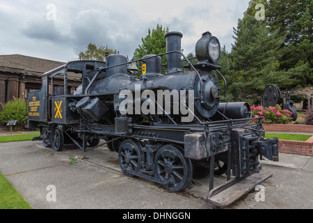 Motoriduttore vecchia locomotiva a vapore usato per tirare i registri, a Scotia Museum, in Scozia, a redwood logging company town, California Foto Stock