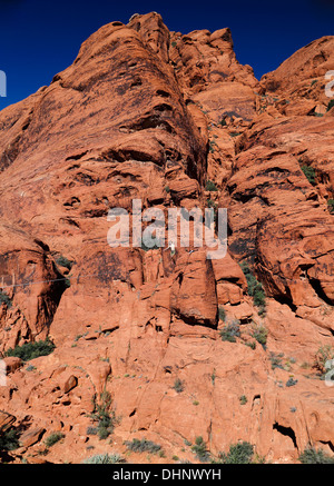 Giovane uomo su highline al Red Rock Canyon National Conservation Area Foto Stock