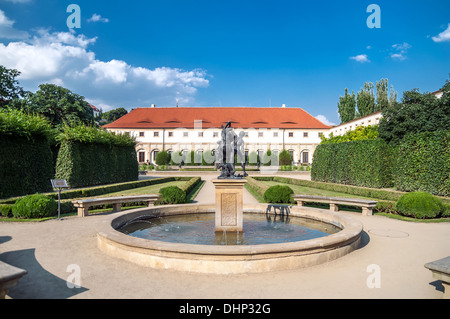 Fontana nel giardino di Palazzo Wallenstein, Praga Foto Stock