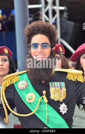 Sacha Baron Cohen aka Ammiraglio Generale Aladeen premiere mondiale di 'il dittatore" tenutasi presso la Royal Festival Hall Arrivi - Londra, Inghilterra - 10.05.12 Foto Stock