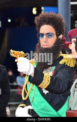 Sacha Baron Cohen aka Ammiraglio Generale Aladeen premiere mondiale di 'il dittatore" tenutasi presso la Royal Festival Hall Arrivi - Londra, Inghilterra - 10.05.12 Foto Stock