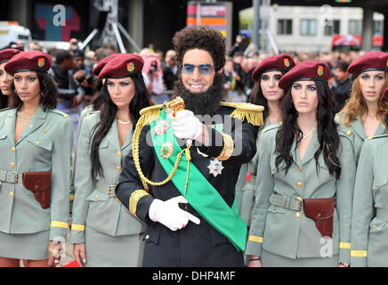 Sacha Baron Cohen aka Ammiraglio Generale Aladeen 'il dittatore' Premiere Mondiale tenutasi presso la Royal Festival Hall - Arrivi. Londra, Inghilterra - 10.05.12 Foto Stock