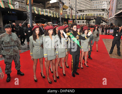 Sacha Baron Cohen aka Ammiraglio Generale Aladeen 'il dittatore' Premiere Mondiale tenutasi presso la Royal Festival Hall - Arrivi. Londra, Inghilterra - 10.05.12 Foto Stock