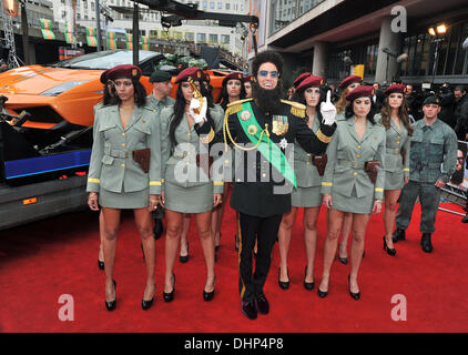Sacha Baron Cohen aka Ammiraglio Generale Aladeen 'il dittatore' Premiere Mondiale tenutasi presso la Royal Festival Hall - Arrivi. Londra, Inghilterra - 10.05.12 Foto Stock