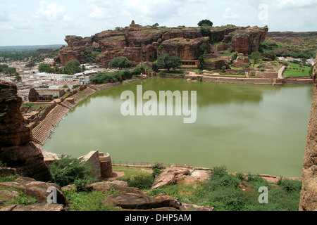 Lago Hisrioric Agusthya Teertha a Badami, Karnataka, India, Asia Foto Stock