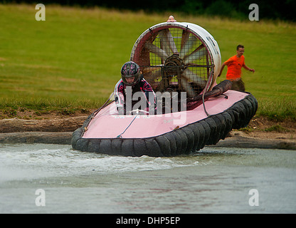 British Hovercraft Racing Championship crash gara sport Claydon House Buckinghamshire Foto Stock